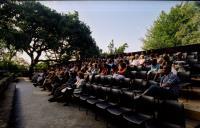 Público a assistir ao Concerto de Xuan Du / Andrei Ratnikov / Guenrik Elessin, na Quinta da Regaleira, durante o Festival de Música de Sintra.